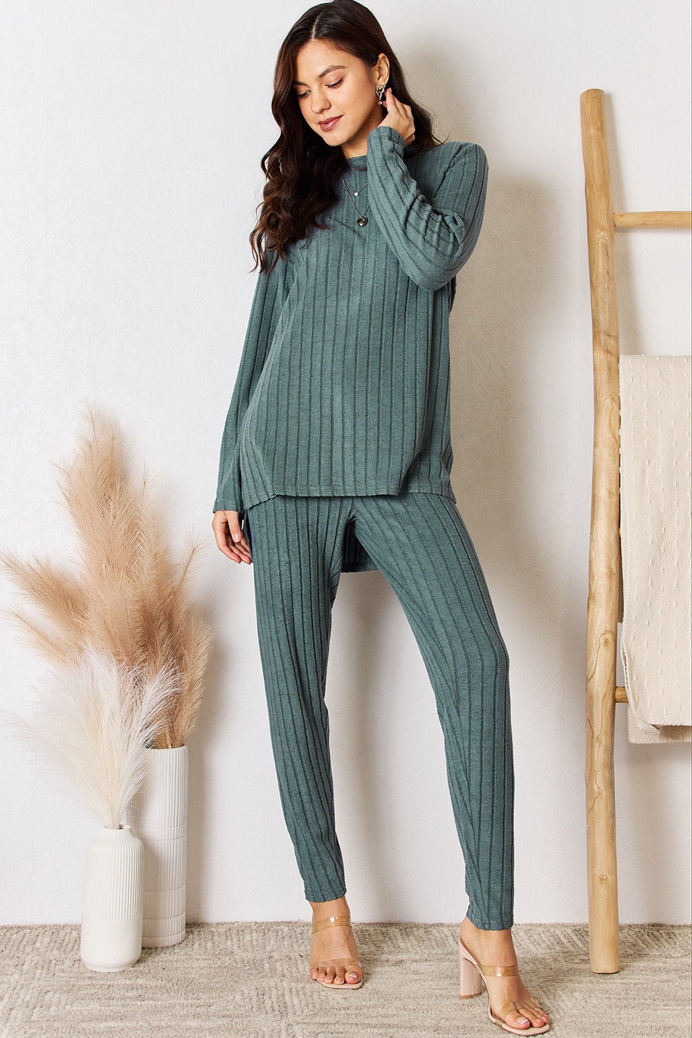 Stylish ribbed round neck high-low slit top and pants set in teal, made of 96% polyester and 4% elastane, slightly stretchy fabric.